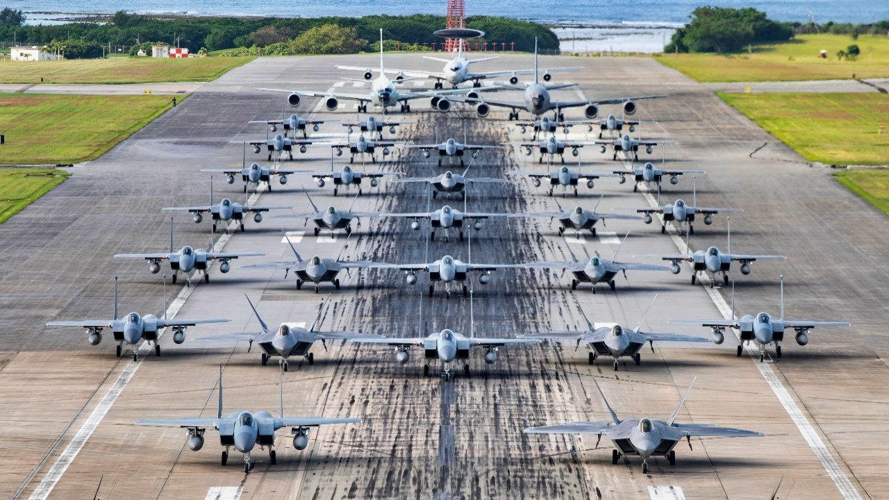 Impressive: What A Fleet Of F-15 Fighters In An Elephant Walk Looks ...